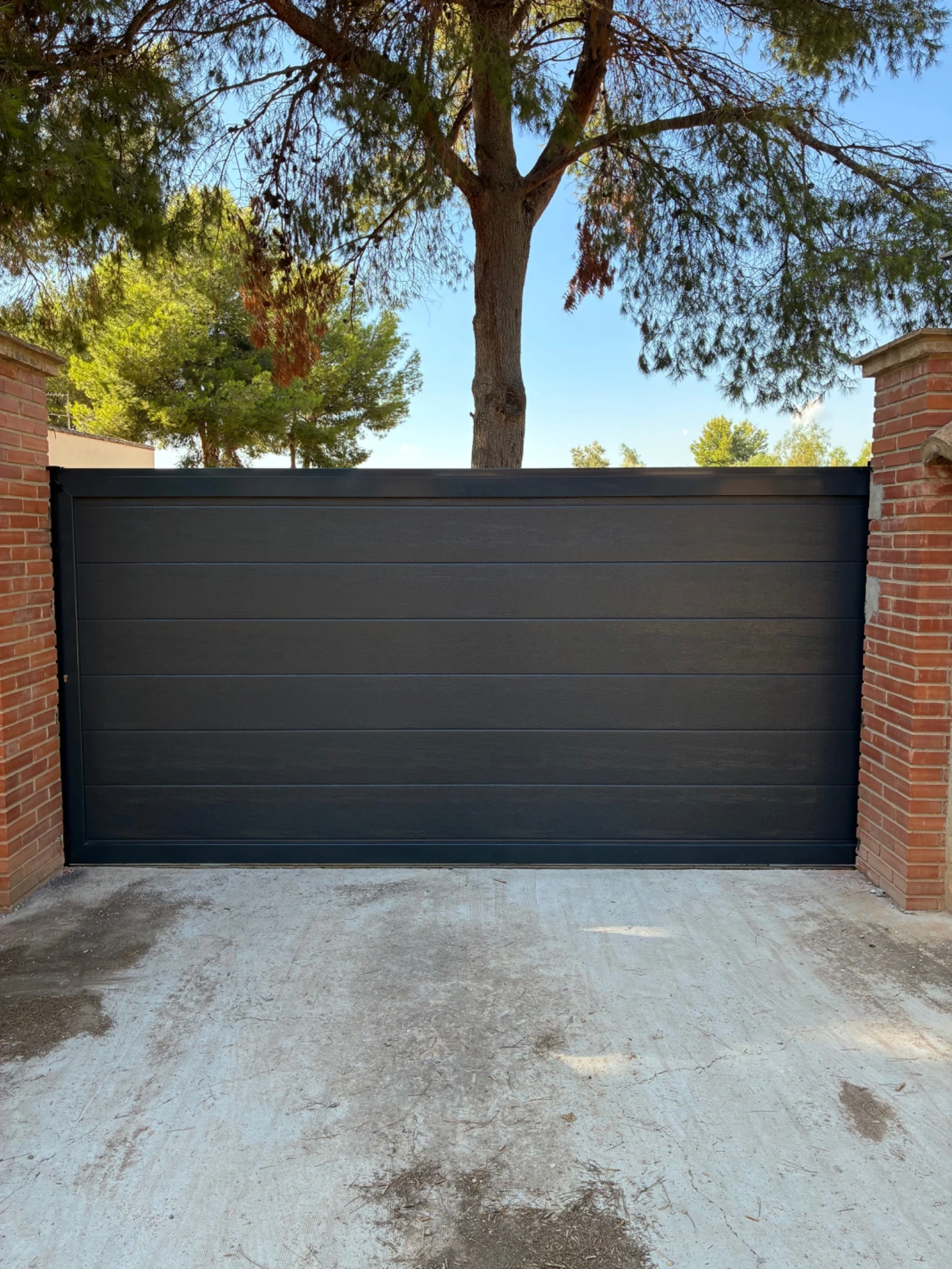 Puerta corredera automática en Portacoeli, Serra