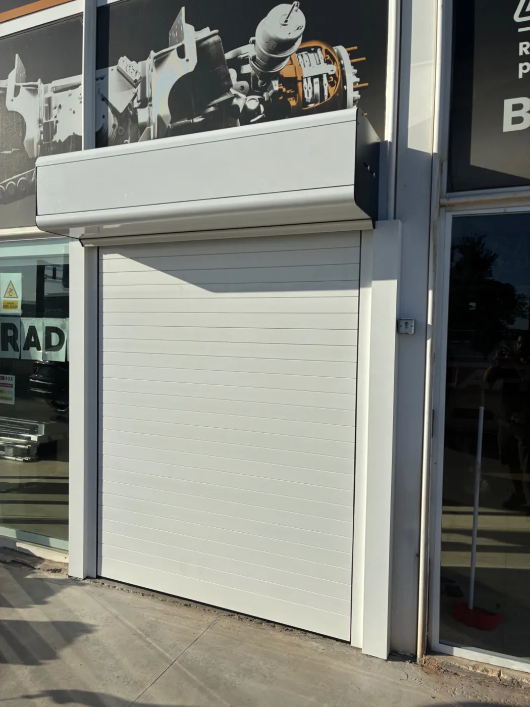 Nuevo cierre enrollable comercial en Riba-roja de Túria